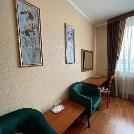 Hotel Yunist Iwano-Frankiwsk Exterior foto