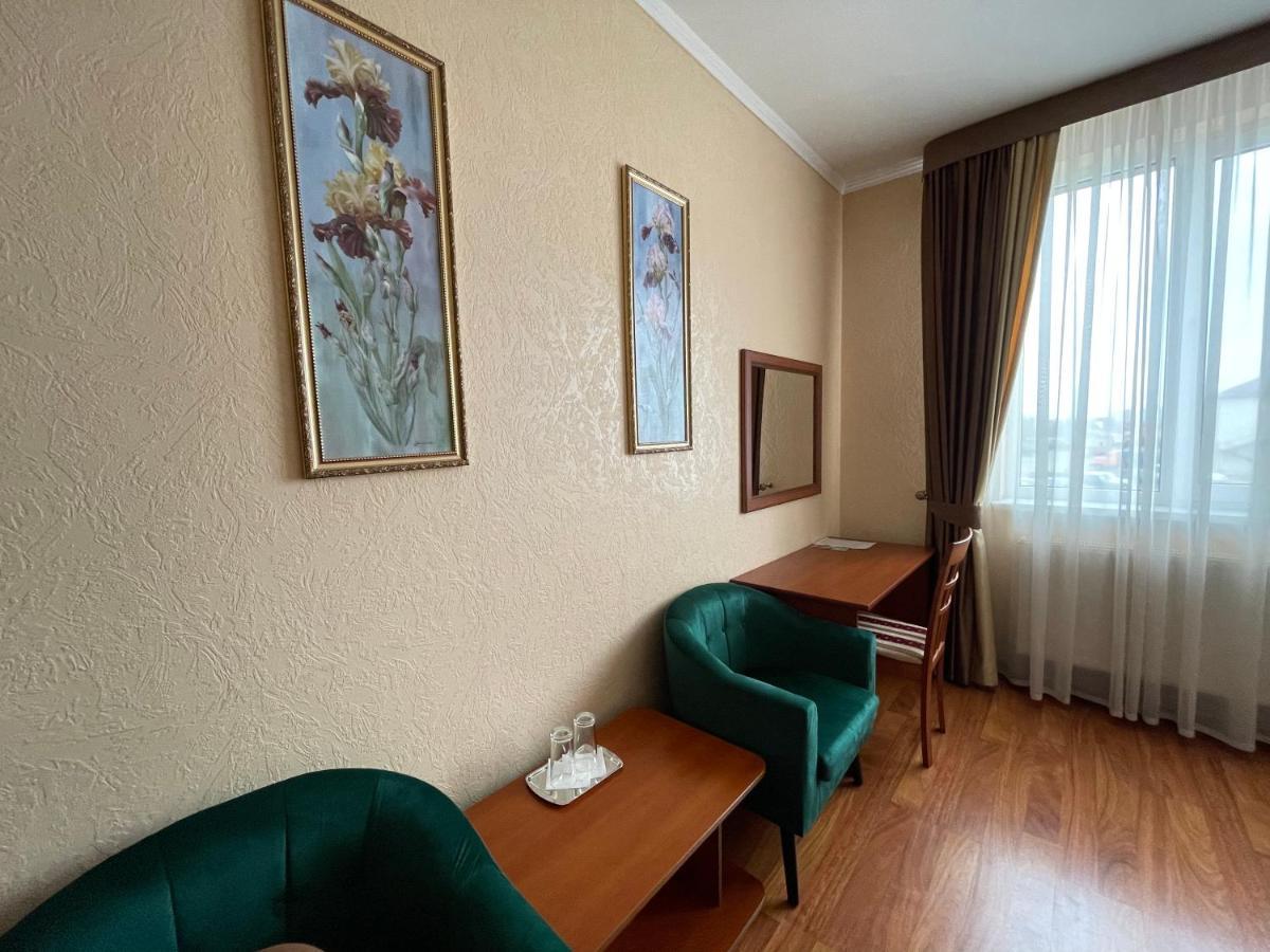 Hotel Yunist Iwano-Frankiwsk Exterior foto