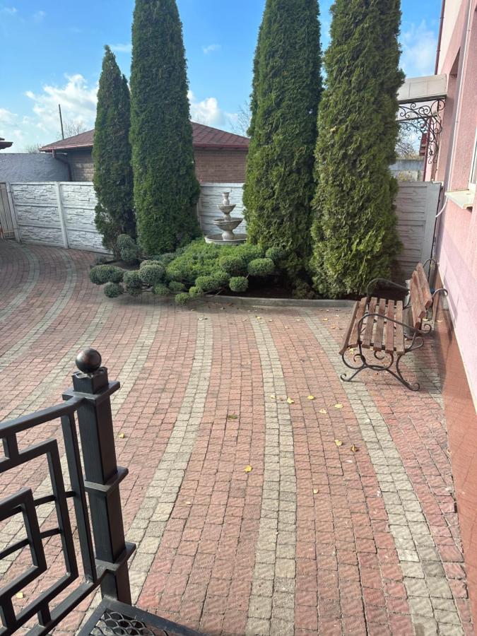 Hotel Yunist Iwano-Frankiwsk Exterior foto